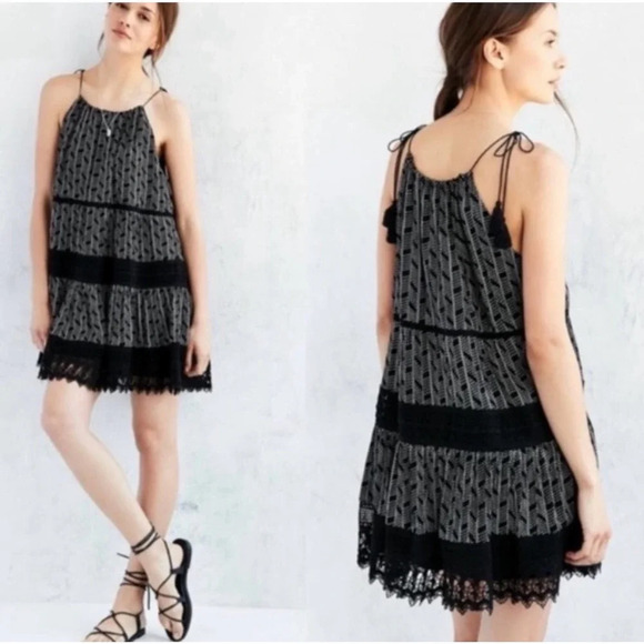 Urban Outfitters Black and White Kimchi Blue Lace Tassel Swing Dress SZ MED - Picture 1 of 6